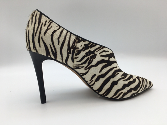 zebra desenli stiletto topuk Bayan Elbise Botları, yumuşak iki tonlu napa deri, V şekilli tasarım sayalı sivri burun